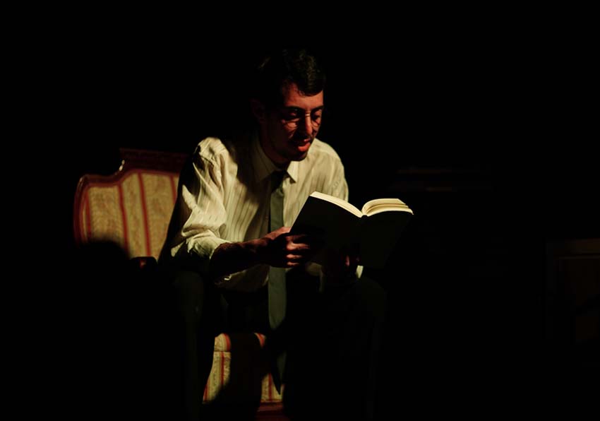 Imagen del evento:Dos hombres en un escenario